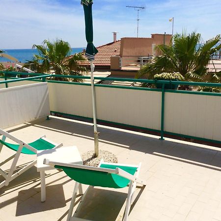 Lungomare Hotel Марина-ді-Чечина Номер фото