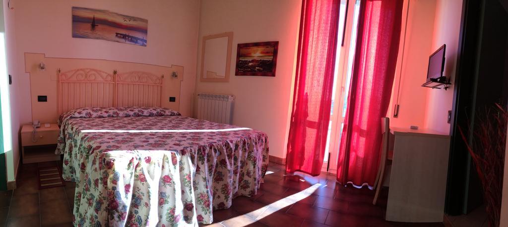 Lungomare Hotel Марина-ді-Чечина Екстер'єр фото