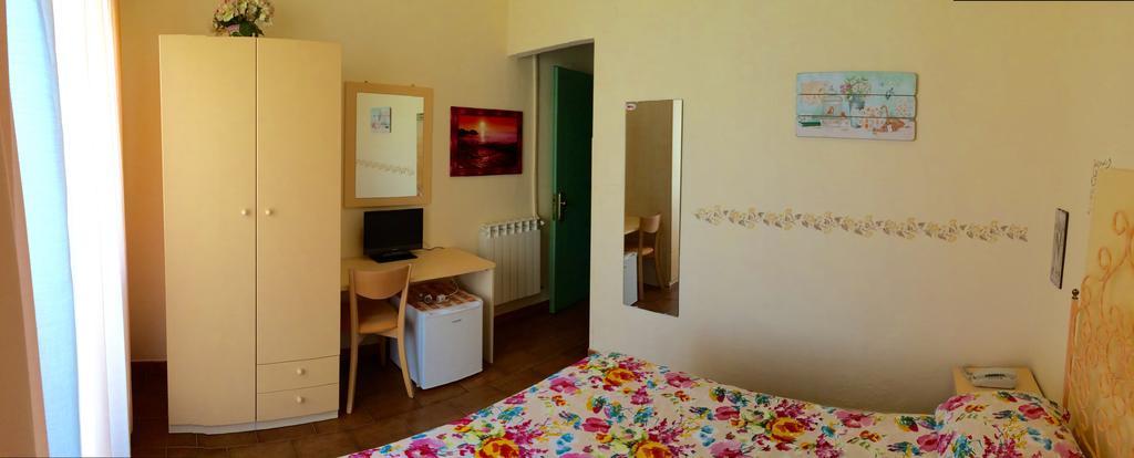 Lungomare Hotel Марина-ді-Чечина Екстер'єр фото