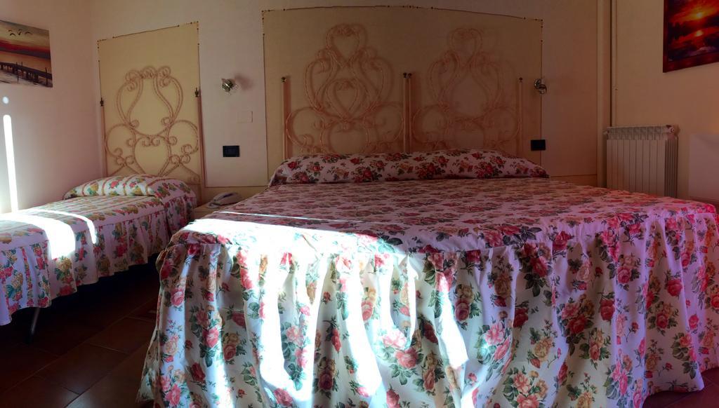 Lungomare Hotel Марина-ді-Чечина Екстер'єр фото