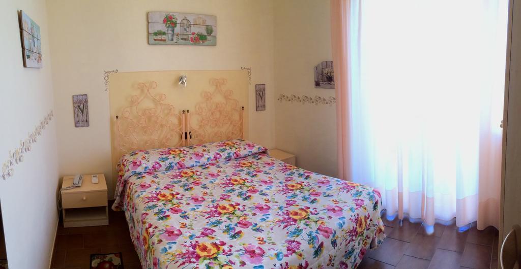 Lungomare Hotel Марина-ді-Чечина Екстер'єр фото