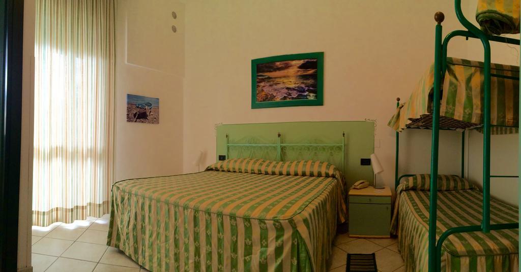 Lungomare Hotel Марина-ді-Чечина Екстер'єр фото