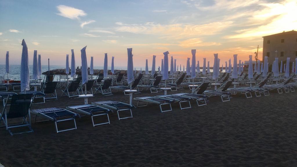 Lungomare Hotel Марина-ді-Чечина Екстер'єр фото